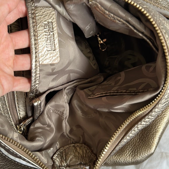 Michael Kors leather authentic bag like new! So elegant and stunning. Like new - Picture 10 of 15